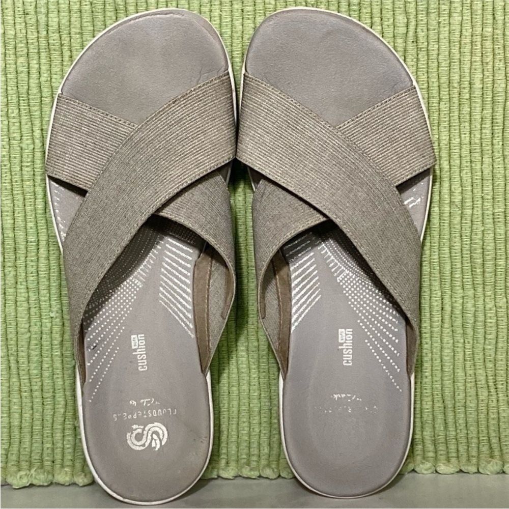 Clarks CloudSteppers Womens Grey Slip On Wedge Platform Sandals Shoes
SZ 7